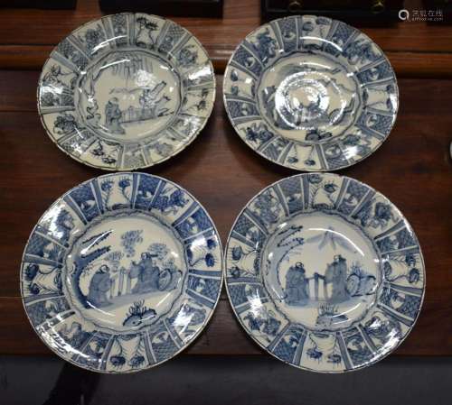 FOUR CHINESE BLUE AND WHITE PLATES 20th Century. 27.5 cm dia...