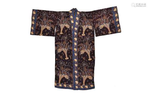 Batik kimono with floral decorations. Art Nouveau motives.<b...