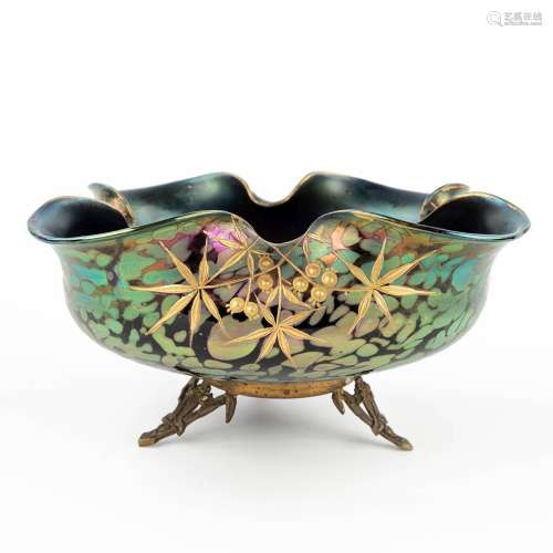 A Pâte-de-Verre glass bowl on a bronze base, Art Nouveau. (H...