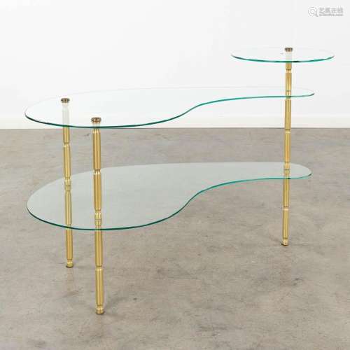 A small etagère/coffee table, brass and glass. Circa 1970. (...