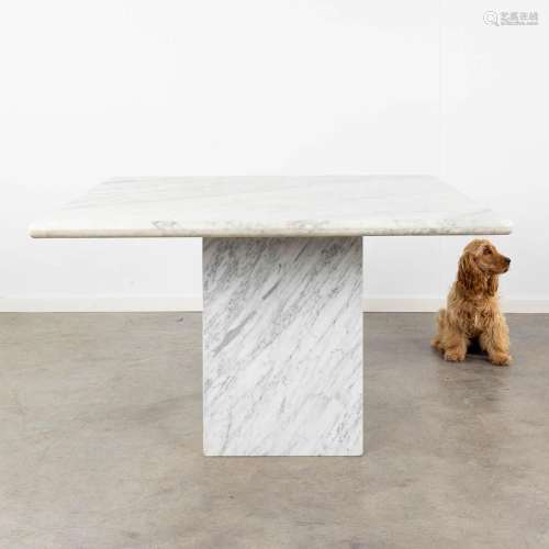 A square table, white marble. (L: 118 x W: 118 x H: 72 cm)