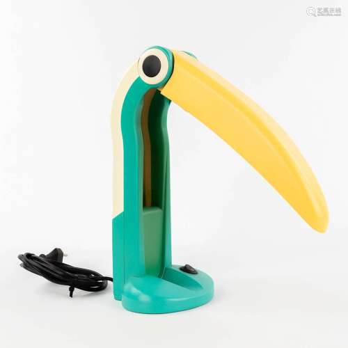 Fantasia Verlichting, a table lamp in the shape of a toucan....