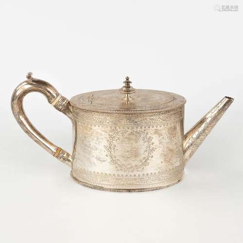 An antique tea pot, silver, London, 19th century. 520g. (L: ...