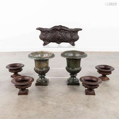A collection of 7 garden vases and flower pots, cast-iron. (...