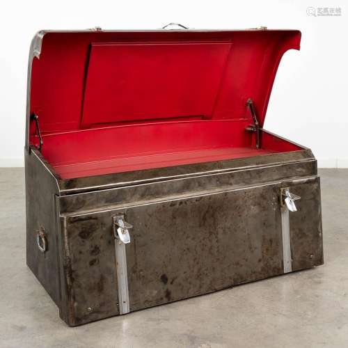 A traveller's trunk, polished metal. (L: 56 x W: 104 x H: 53...