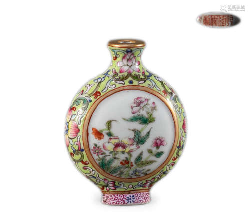 Famille Rose Flower Snuff Bottle