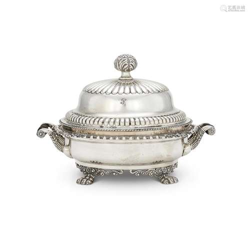 AN INDIAN COLONIAL SILVER TUREEN, LINER AND COVER