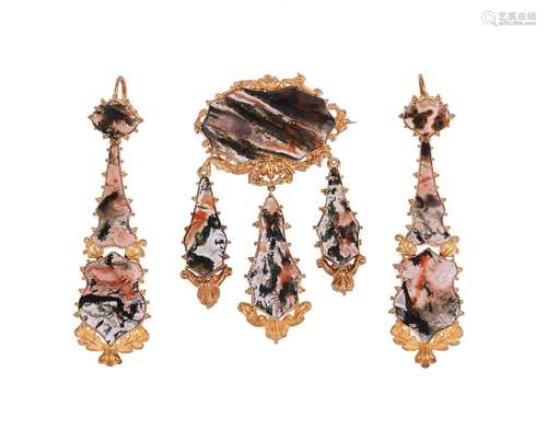 A DEMI PARURE OF LATE GEORGIAN MOSS AGATE JEWELLERY, CIRCA 1...