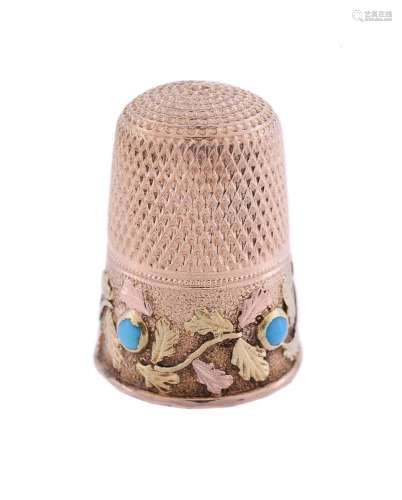A REGENCY TWO COLOUR GOLD AND TURQUOISE THIMBLE, CIRCA 1830