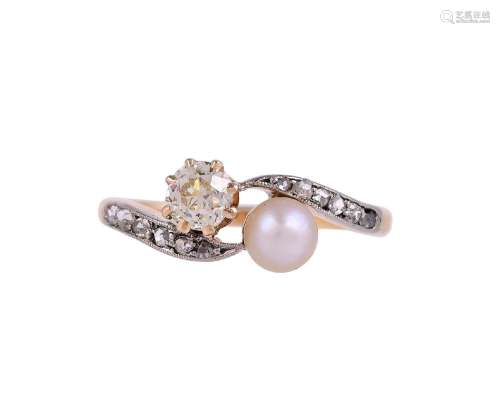 A DIAMOND AND PEARL TOI ET MOI RING