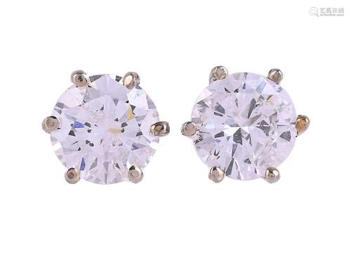 A PAIR OF DIAMOND EARSTUDS