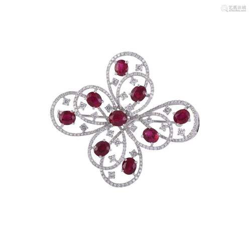 A DIAMOND SCROLLED BROOCH