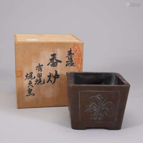 銅梅蘭竹菊紋方爐