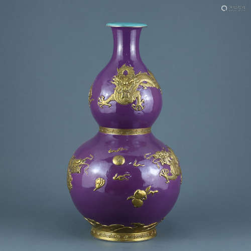 清乾隆茄皮紫釉浮雕鎏金三多龙纹葫芦瓶