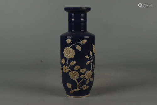 清乾隆霁蓝堆白花卉棒槌瓶