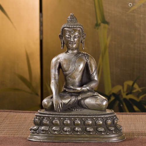 清  銀質釋迦牟尼佛坐像
