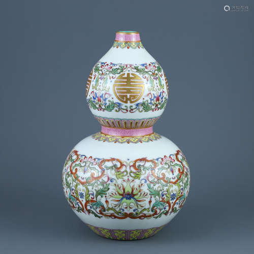 清乾隆珐琅彩缠枝花卉描金寿字纹葫芦瓶
