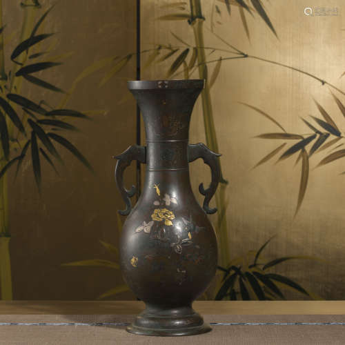 晚清銅質鏨刻彩繪花卉雙耳瓶