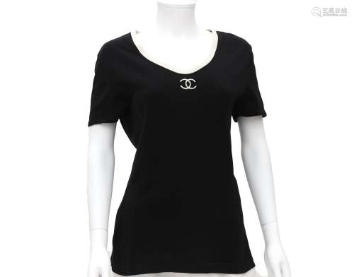 A Chanel Boutique t-shirt black with white details. The CC l...