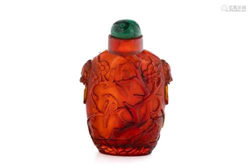 CHINESE CARVED AMBER SNUFF BOTTLE