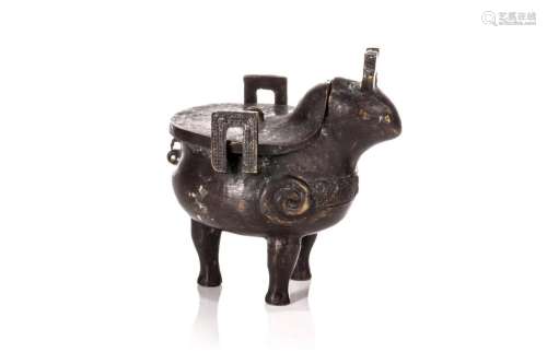 CHINESE KUAN FORM BRONZE OIL LAMP