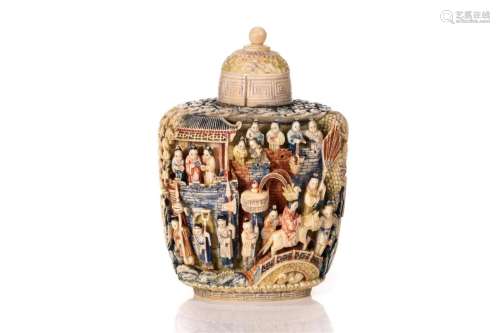 NATURAL CARVED CHINESE EXPORT SNUFF BOTTLE