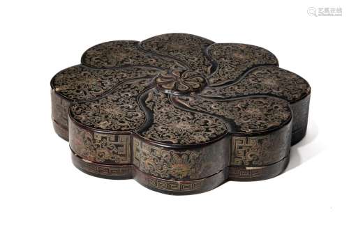 CHINESE LOBED GILT AND LACQUERED SWEET MEAT BOX