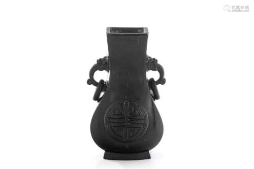 CHINESE CARVED BLACK JADE STONE VASE