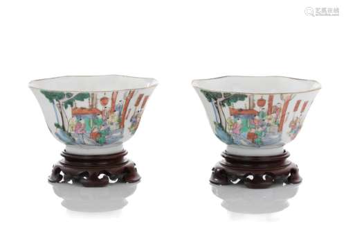 PAIR OF CHINESE FAMILLE ROSE BOWLS W/ WOOD STAND