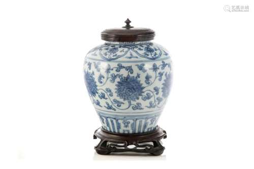 MING CHINESE BLUE AND WHITE PORCELAIN GINGER JAR