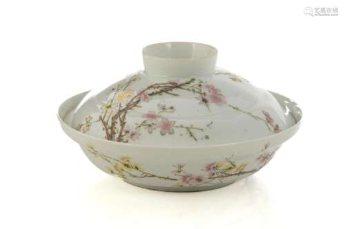 SIGNED CHINESE FAMILLE ROSE PORCELAIN COVERED DISH