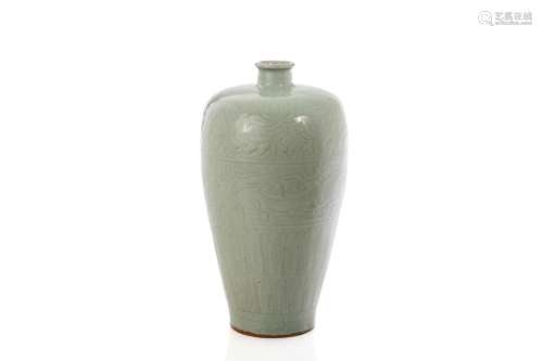 CHINESE PALE CELADON LONGQUAN POTTERY MEIPING VASE