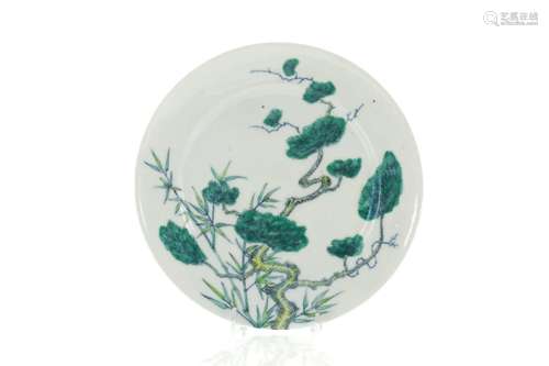 A CHINESE DOUCAI PORCELAIN PLATE