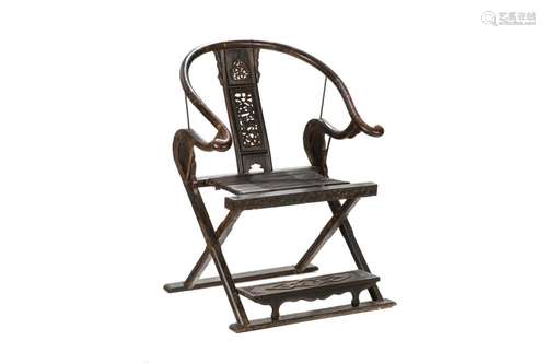 CHINESE MING-STYLE HORSESHOEBACK FOLDING CHAIR