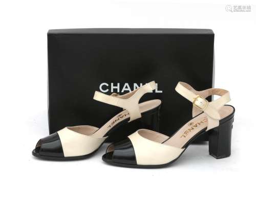A pair of Chanel Vernice Nero sandals, size 38. In excellent...