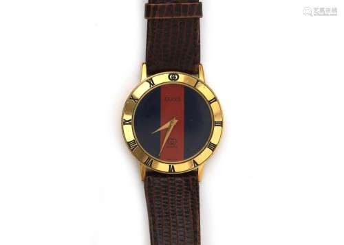 A gilded Gucci unisex wristwatch. Quartz. A round case with ...