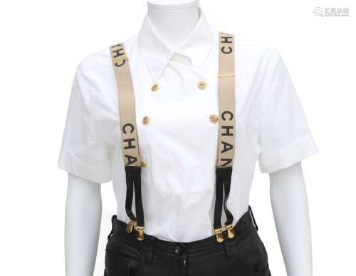 Chanel bretels wit met zwart groot chanel logo op de banden
