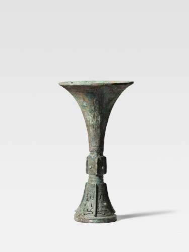 AN ARCHAIC BRONZE WINE VESSEL, GU  Late Shang Dynasty (2)