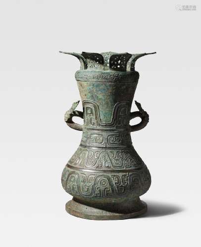 A MASSIVE ARCHAIC BRONZE VESSEL AND COVER, HU Spring and Aut...