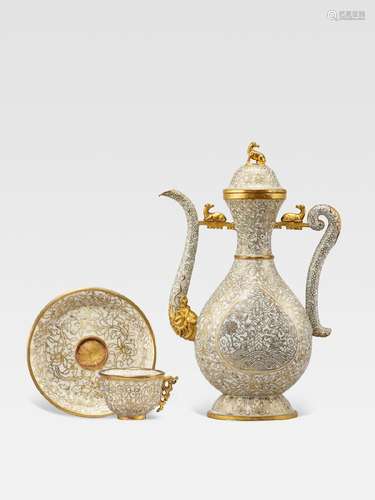 A VERY RARE CLOISONNE ENAMEL WHITE-GROUND EWER, TOGETHER WIT...