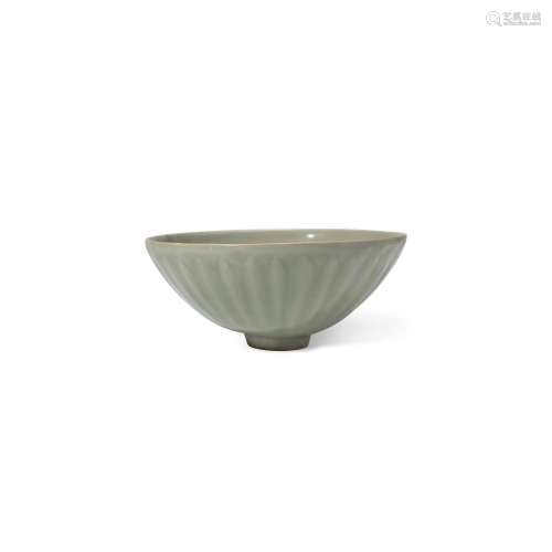 A LONGQUAN CELADON 'LOTUS PETALS' BOWL Southern Song...