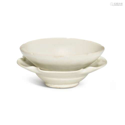 A Xingyao white-glazed tea bowl and stand, Five dynasties 五...