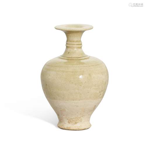 A small celadon-glazed vase, Sui dynasty 隋 青釉盤口小瓶