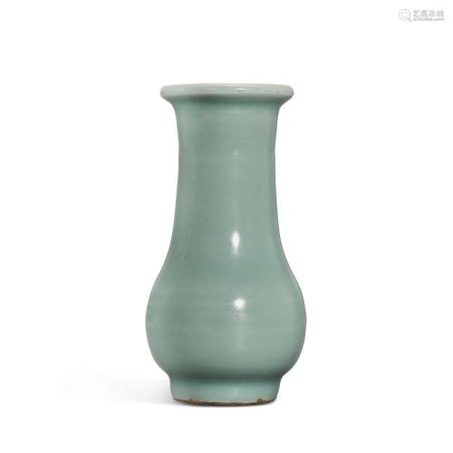 A Longquan celadon vase, Southern Song dynasty 南宋 龍泉窰青...