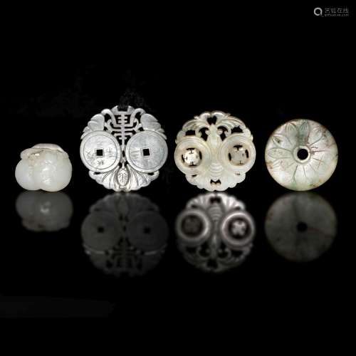 十九世紀 各式白玉及翡翠佩四件A group of four Chinese jade an...