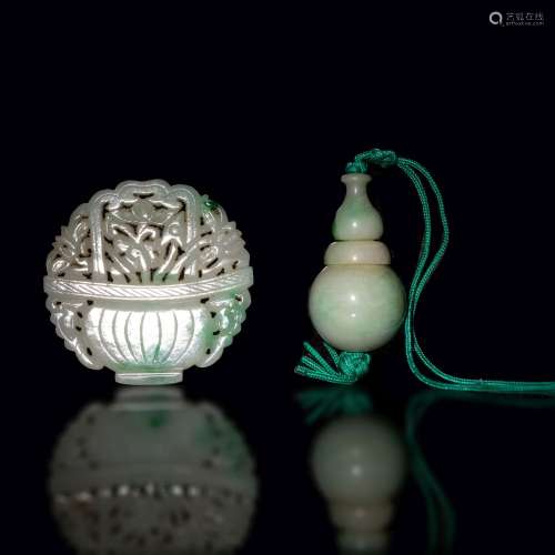 十九世紀 翡翠佩飾兩件A Chinese jadeite plaque and a jadeite ...