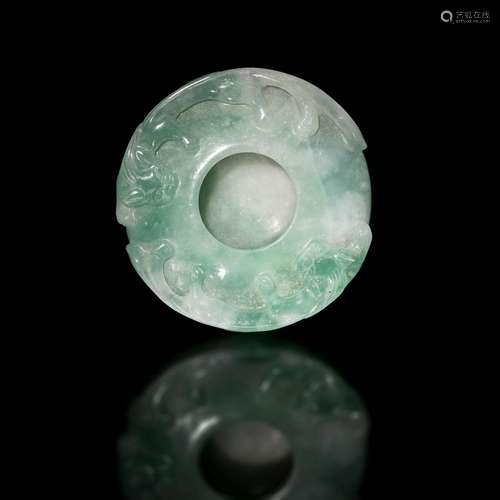 十九世紀 翡翠雕螭龍水盂A Chinese jadeite water coupe with ca...