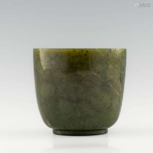 十九世紀 碧玉杯A Chinese spinach jade cup,19th century