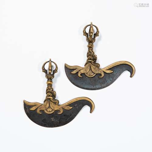 十八/十九世紀 銅嵌鐵法器一對A pair of Tibetan iron-inset bro...