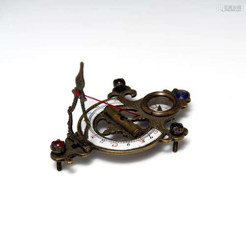 十九世紀晚 琺瑯日晷A Chinese enameled sundial,late 19th cent...